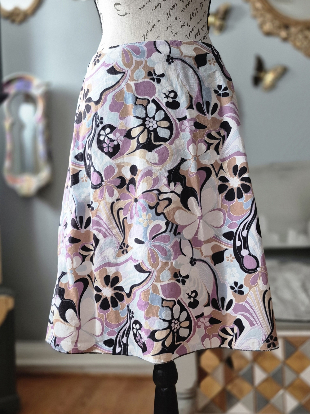 Y2K Psychedelic Floral Print Skirt with 70s Vibe Size 6
